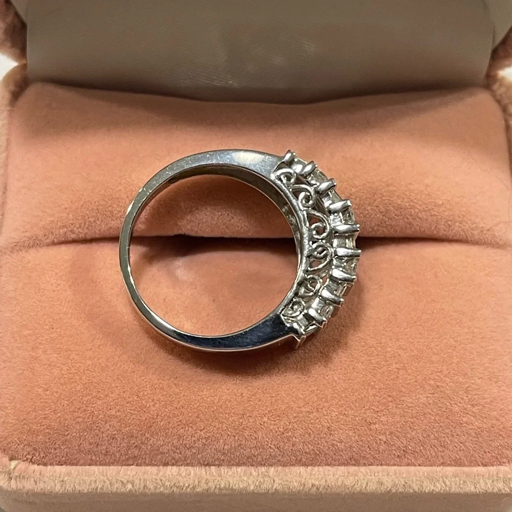 White gold and diamond band - Picture 4 of 4